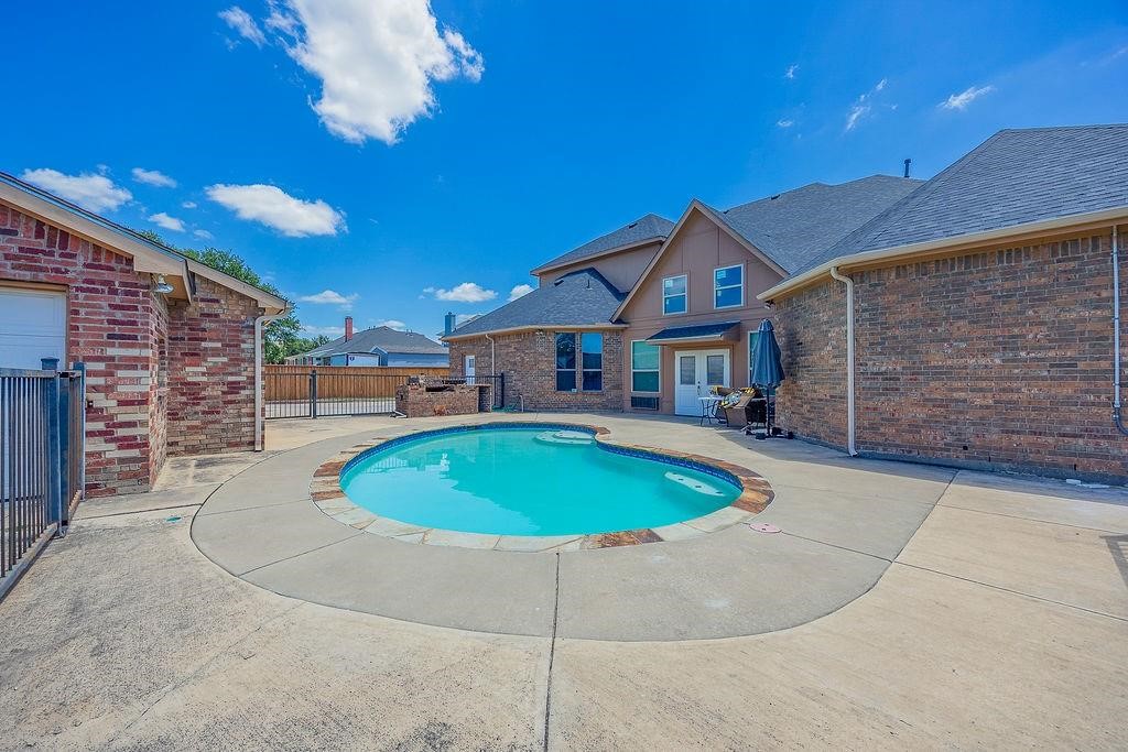 1011 Parview Circle Grand Prairie TX 75104