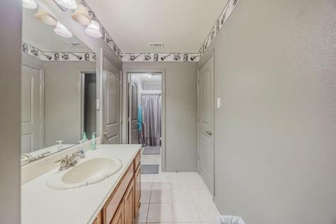 1011 Parview Circle Grand Prairie TX 75104