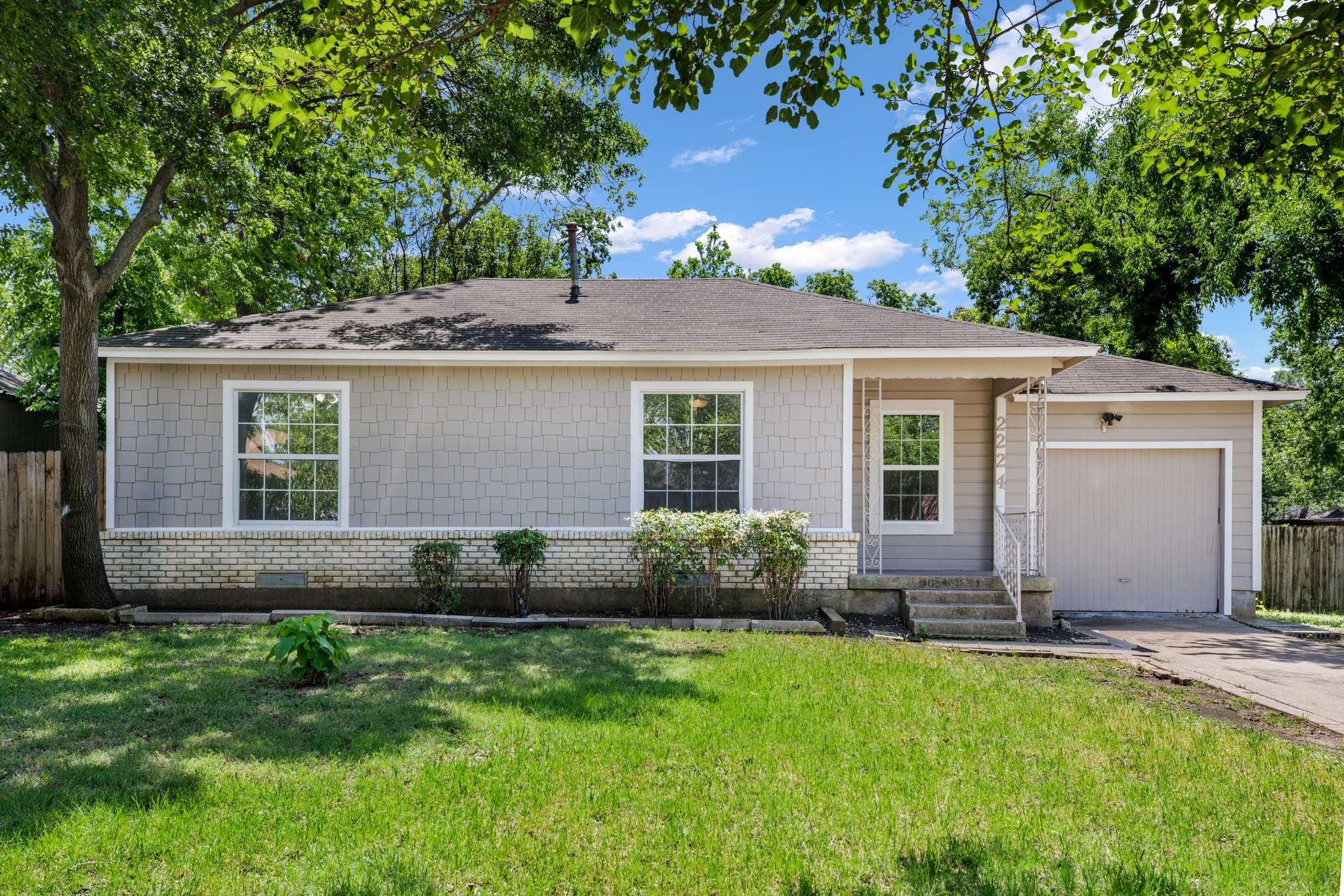 2224 Tisinger Avenue Dallas TX 75228