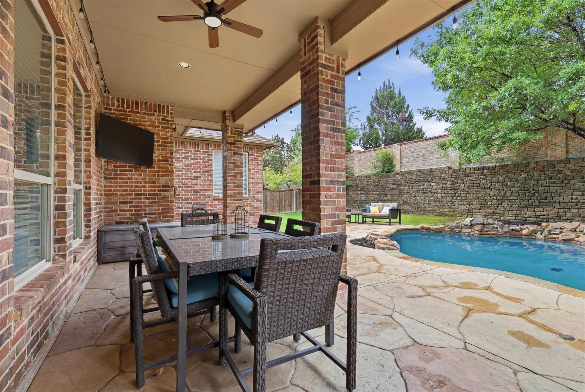 1366 Foster Street Lantana TX 76226