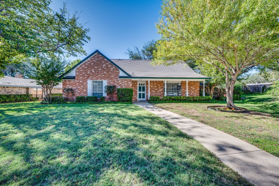 1221 Laurie Avenue Desoto TX 75115