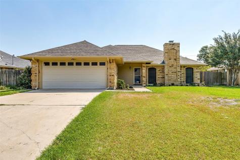 1225 Cozby Street W Benbrook TX 76126