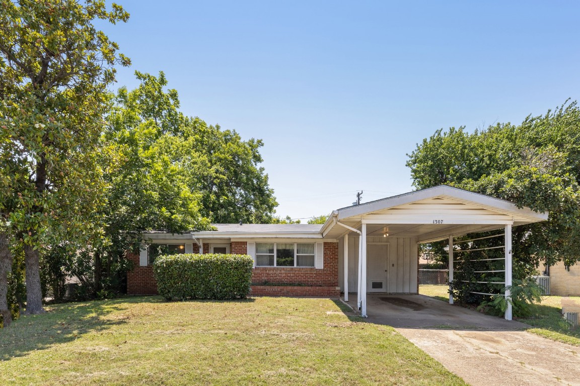 1307 Beacon Hill Drive Irving TX 75061