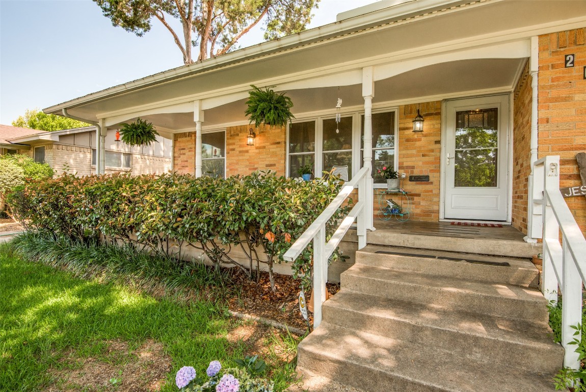 2611 Gladiolus Lane Dallas TX 75233