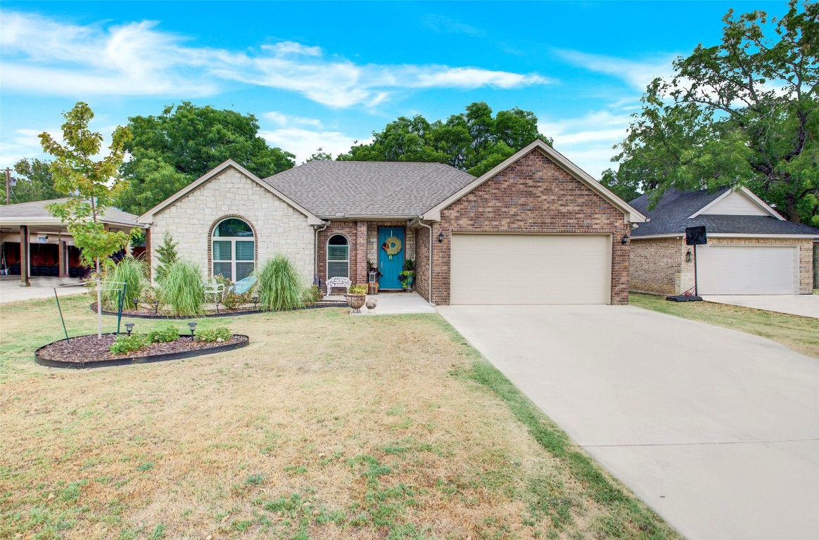 258 N Hubbard Street Alvord TX 76225
