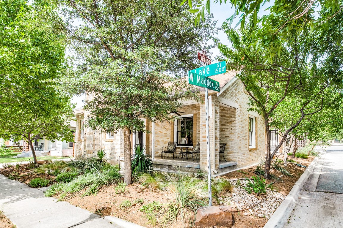1509 S Lake Street Fort Worth TX 76104