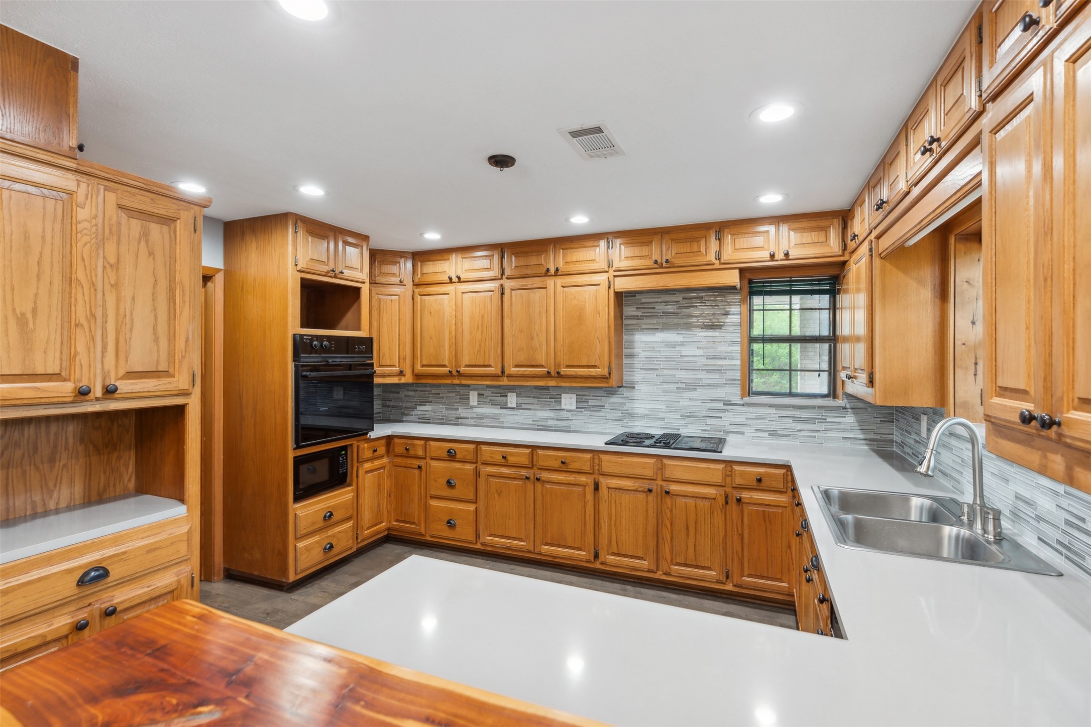 5738 E Fm 922 Valley View TX 76272
