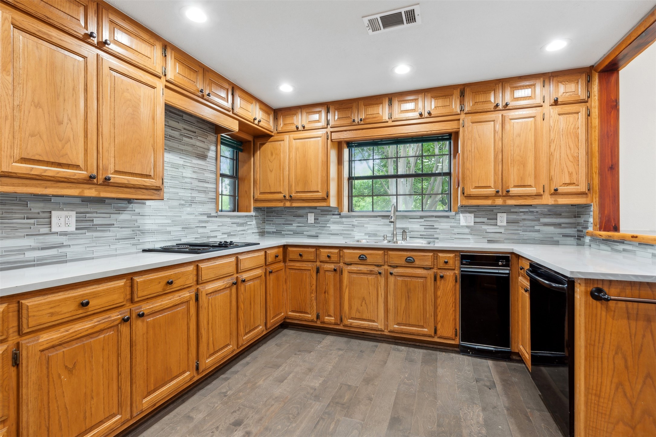5738 E Fm 922 Valley View TX 76272