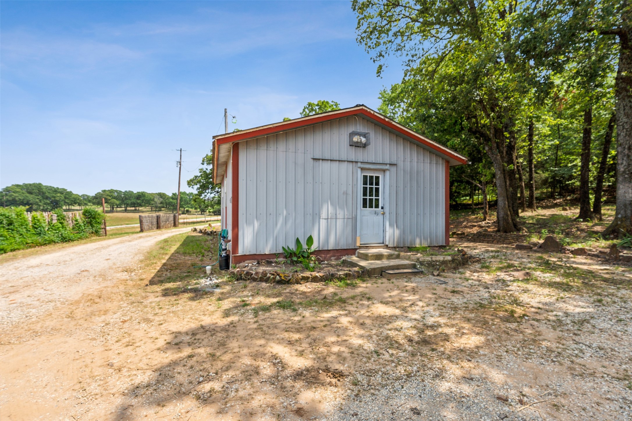 5738 E Fm 922 Valley View TX 76272