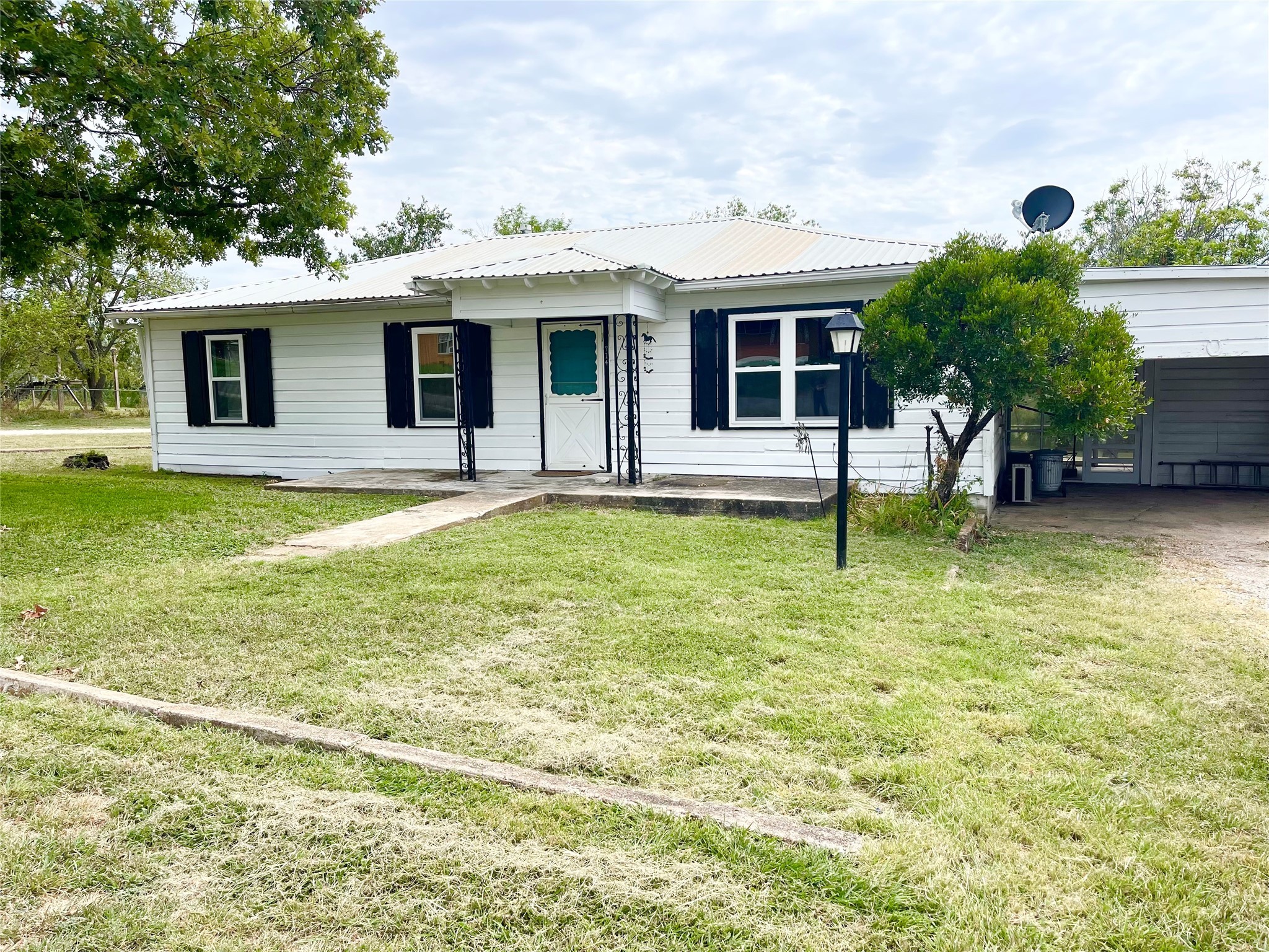 914 N Kirk Street Hico TX 76457