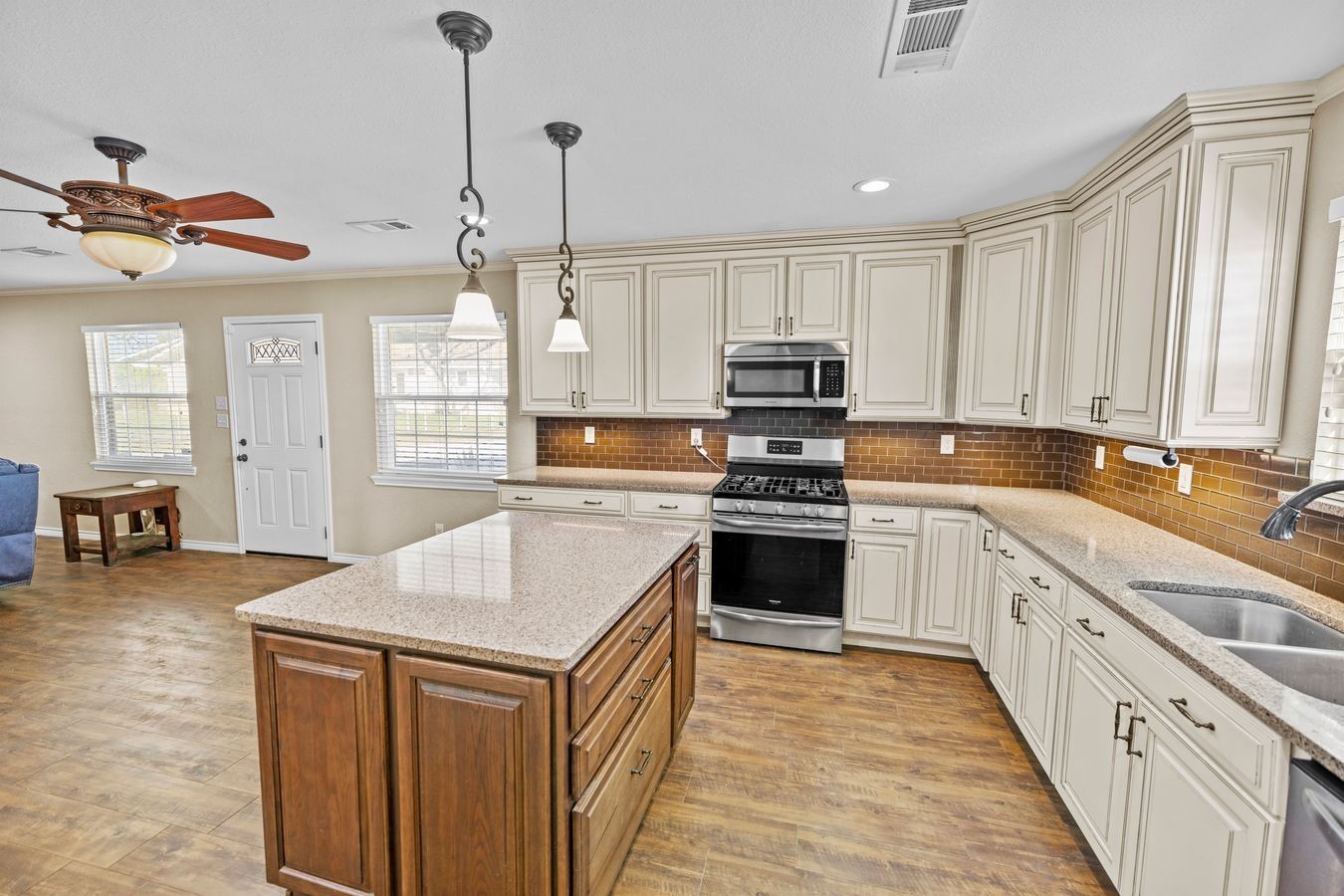 207 N Sand Street Comanche TX 76442