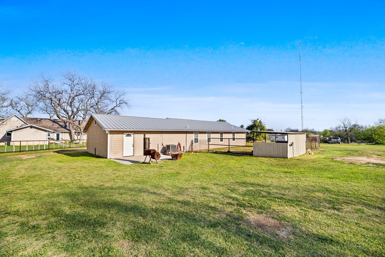 207 N Sand Street Comanche TX 76442