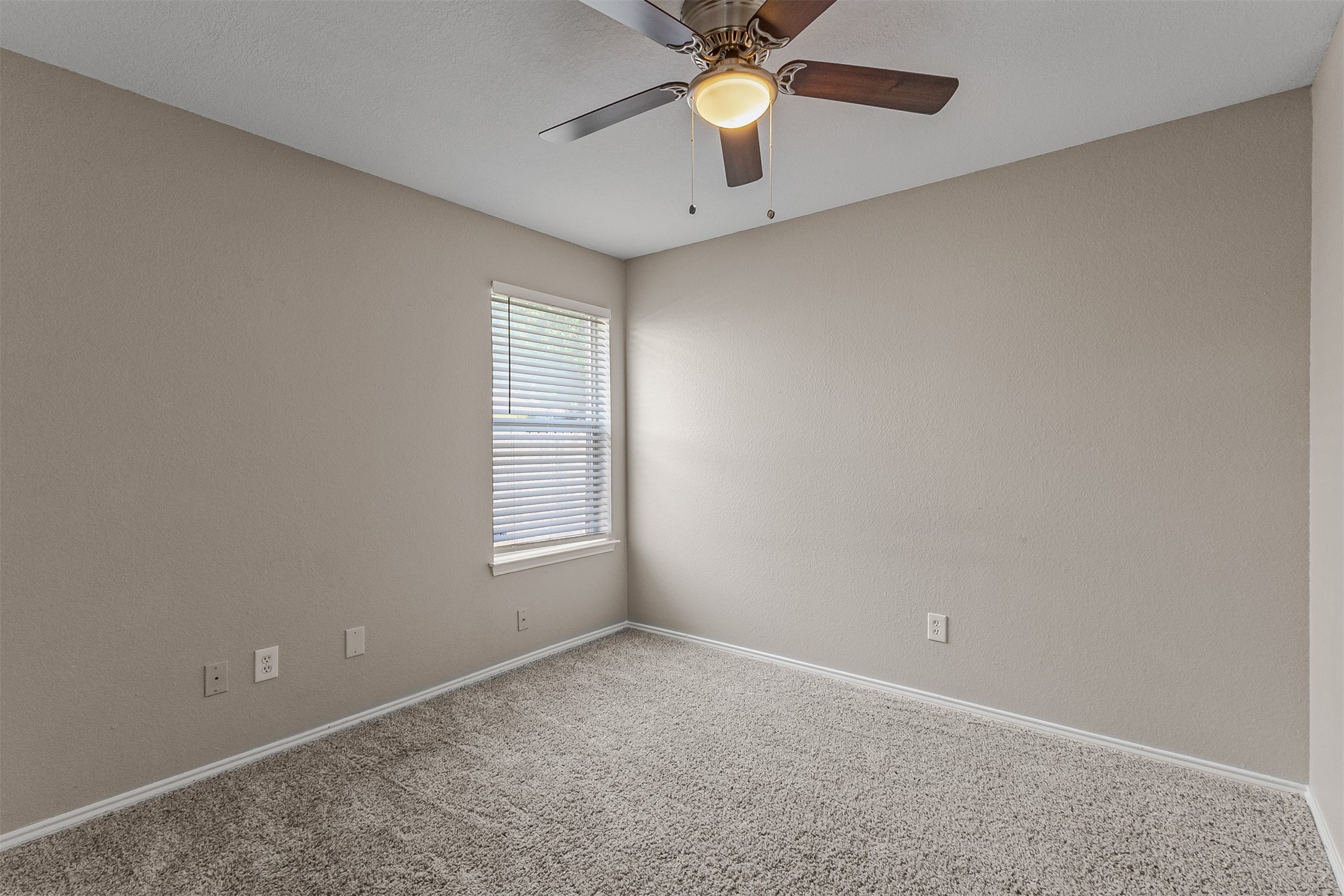 1012 High Crest Drive Azle TX 76020