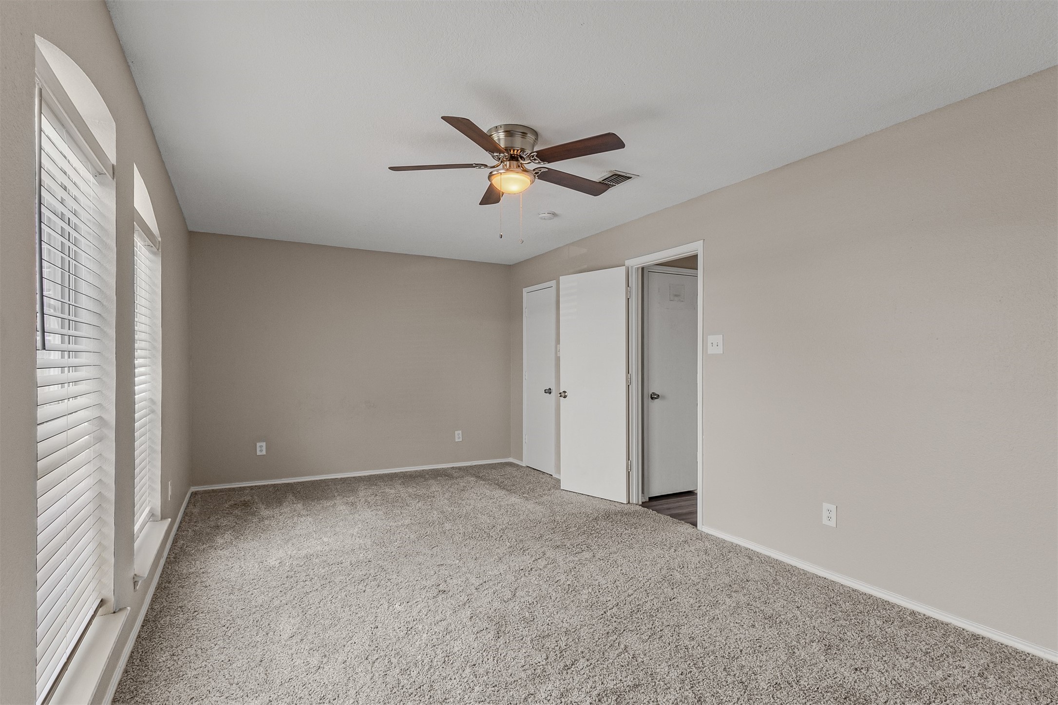 1012 High Crest Drive Azle TX 76020