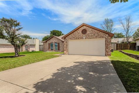 1012 High Crest Drive Azle TX 76020
