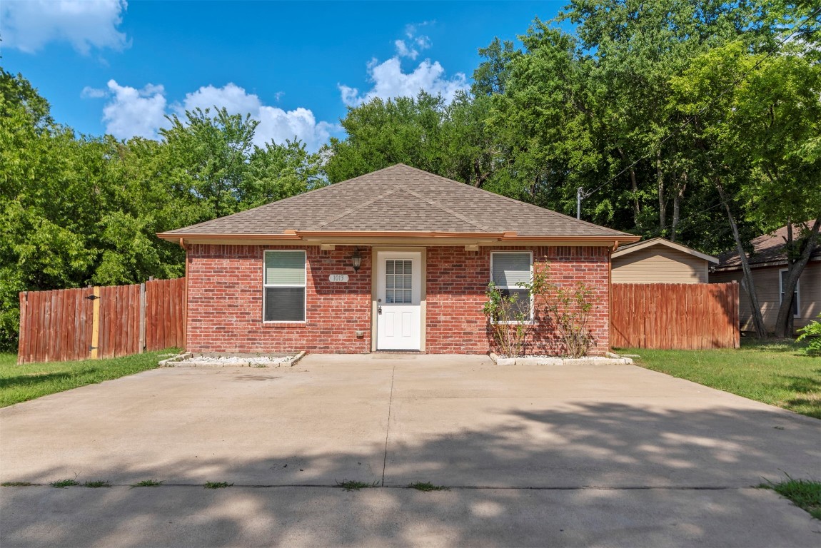 1013 N Montgomery Street Sherman TX 75090