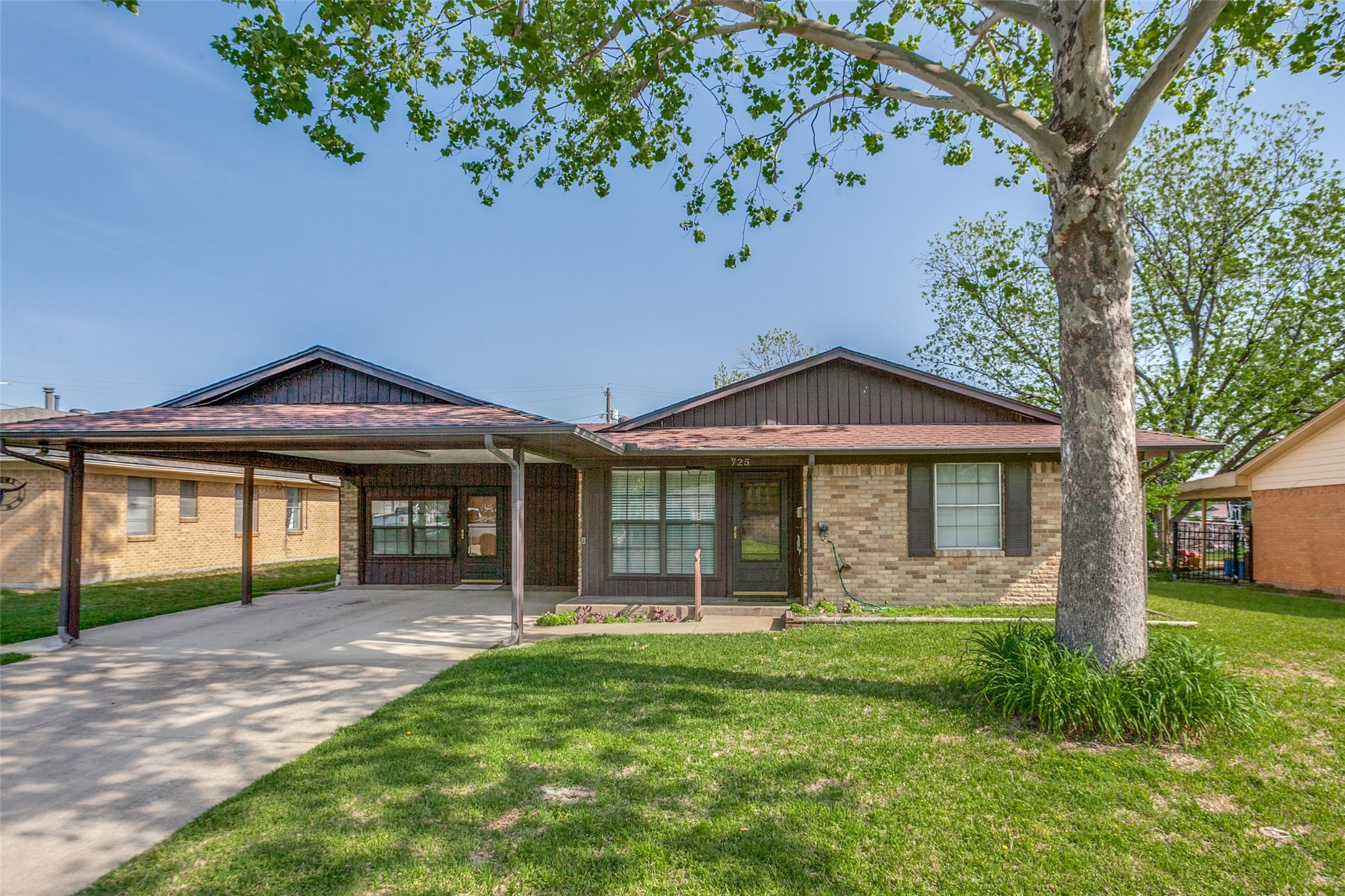 725 Calvin Drive Garland TX 75041
