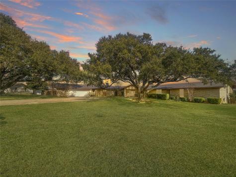 903 N Hoover Avenue Cameron TX 76520