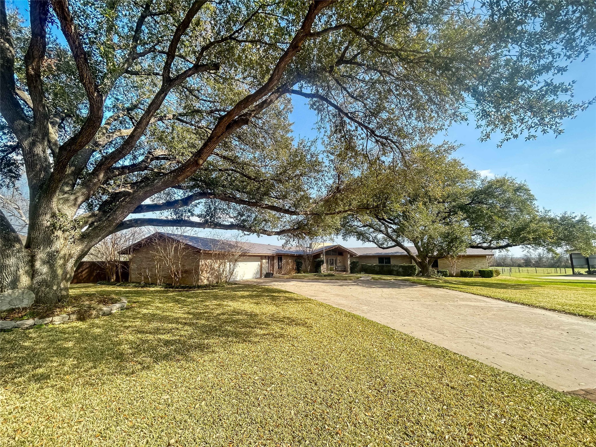 903 N Hoover Avenue Cameron TX 76520