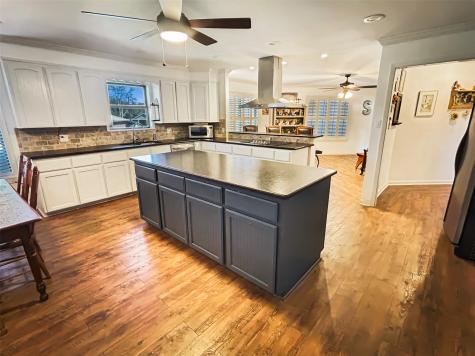 903 N Hoover Avenue Cameron TX 76520