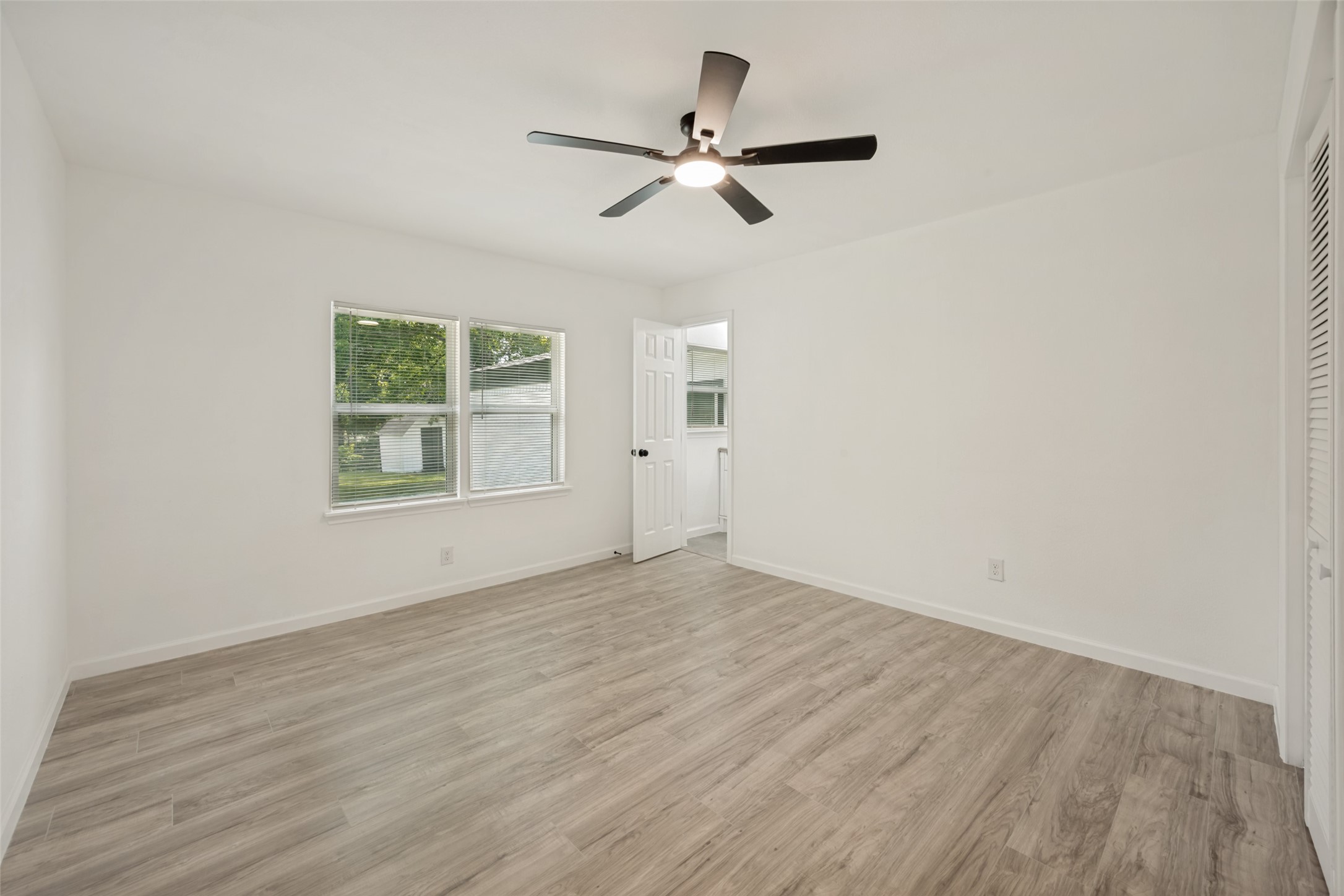 6825 Jewell Avenue Fort Worth TX 76112