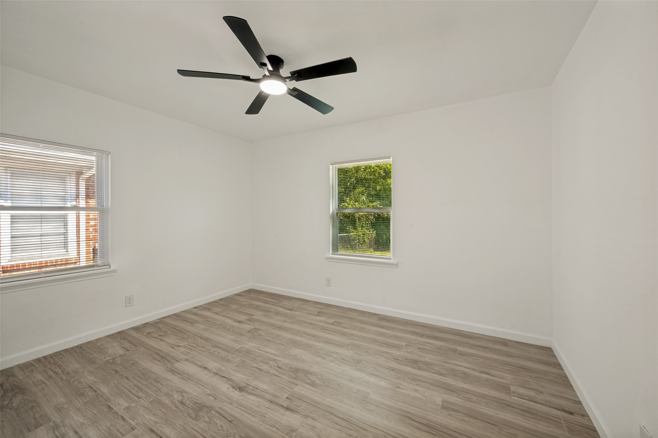 6825 Jewell Avenue Fort Worth TX 76112