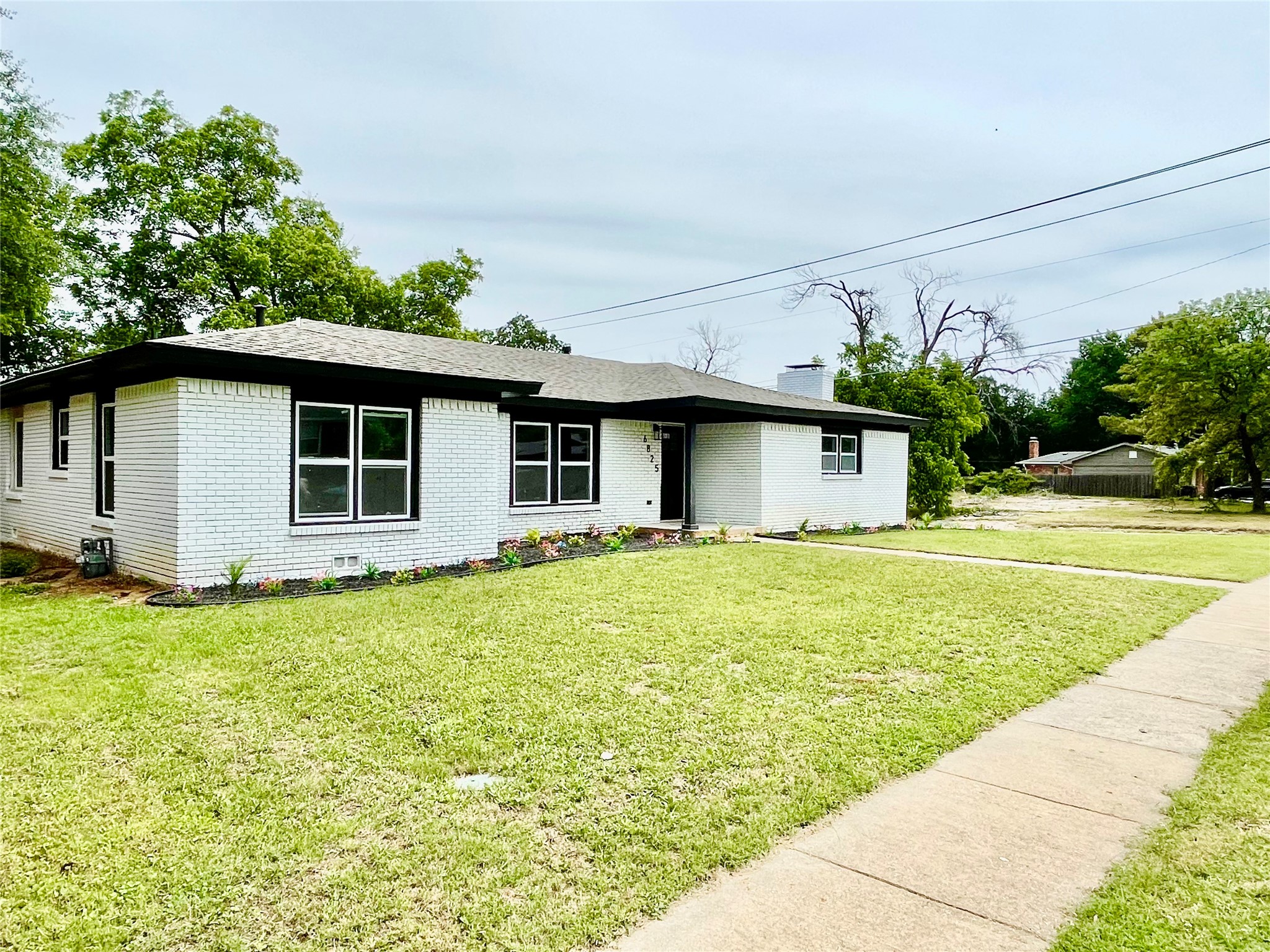 6825 Jewell Avenue Fort Worth TX 76112