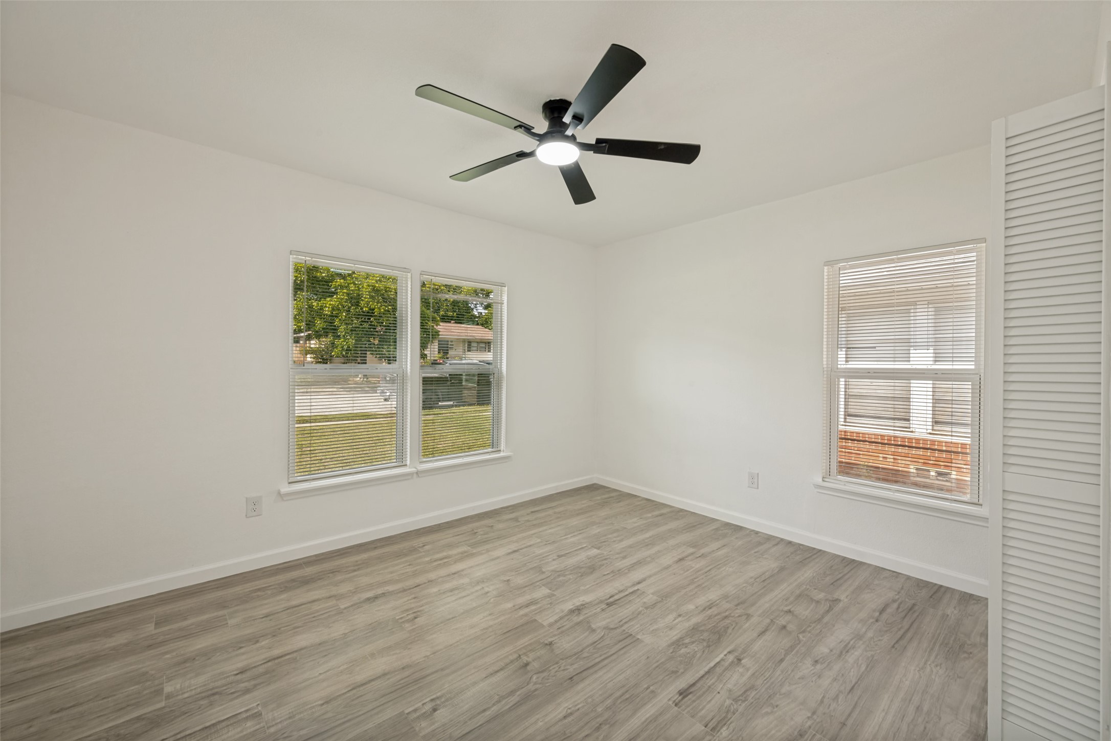 6825 Jewell Avenue Fort Worth TX 76112