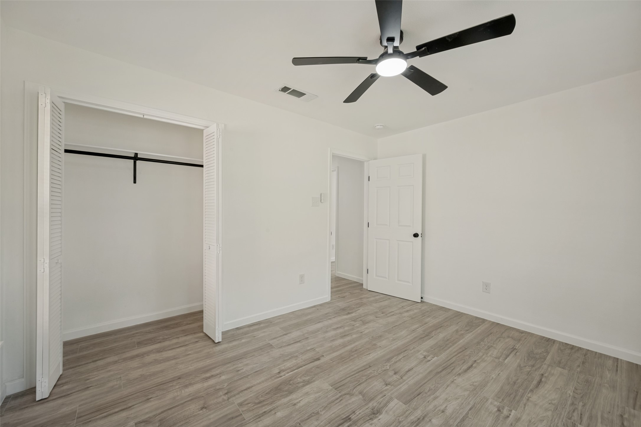 6825 Jewell Avenue Fort Worth TX 76112