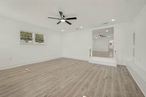 6825 Jewell Avenue Fort Worth TX 76112