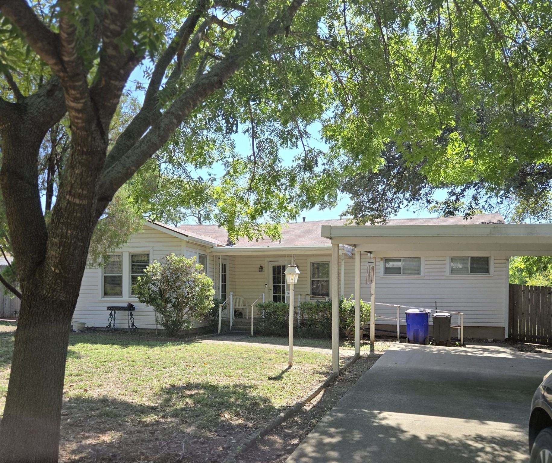 208 Marquette Avenue Azle TX 76020