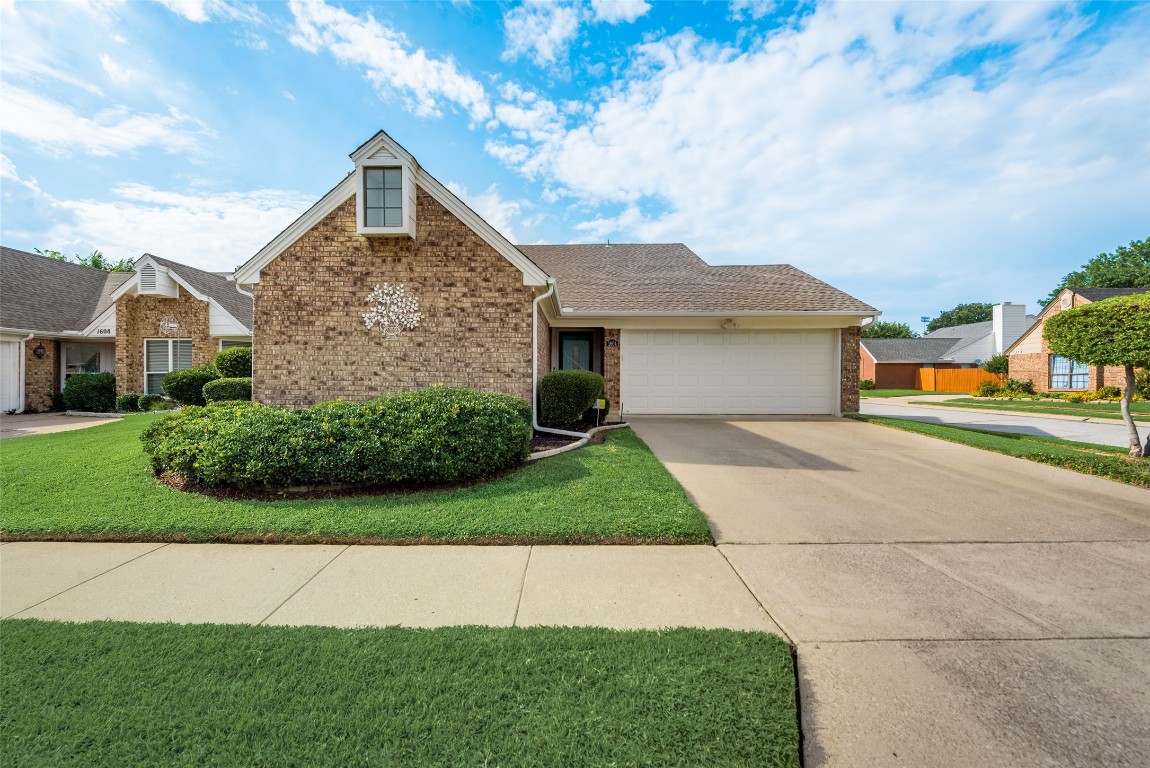 1604 Autumn Chase Square Bedford TX 76022