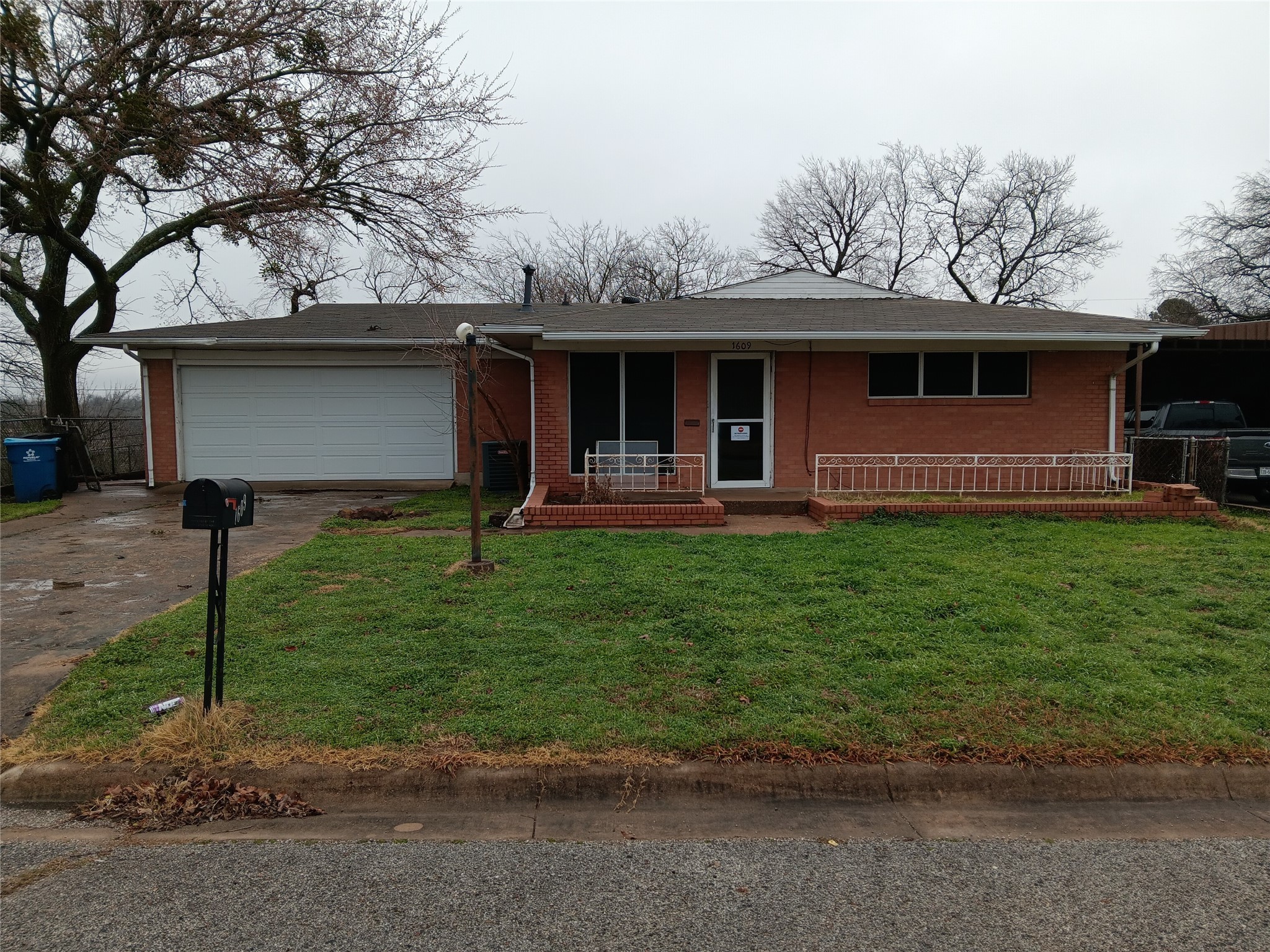 1609 W Woodard Street Denison TX 75020