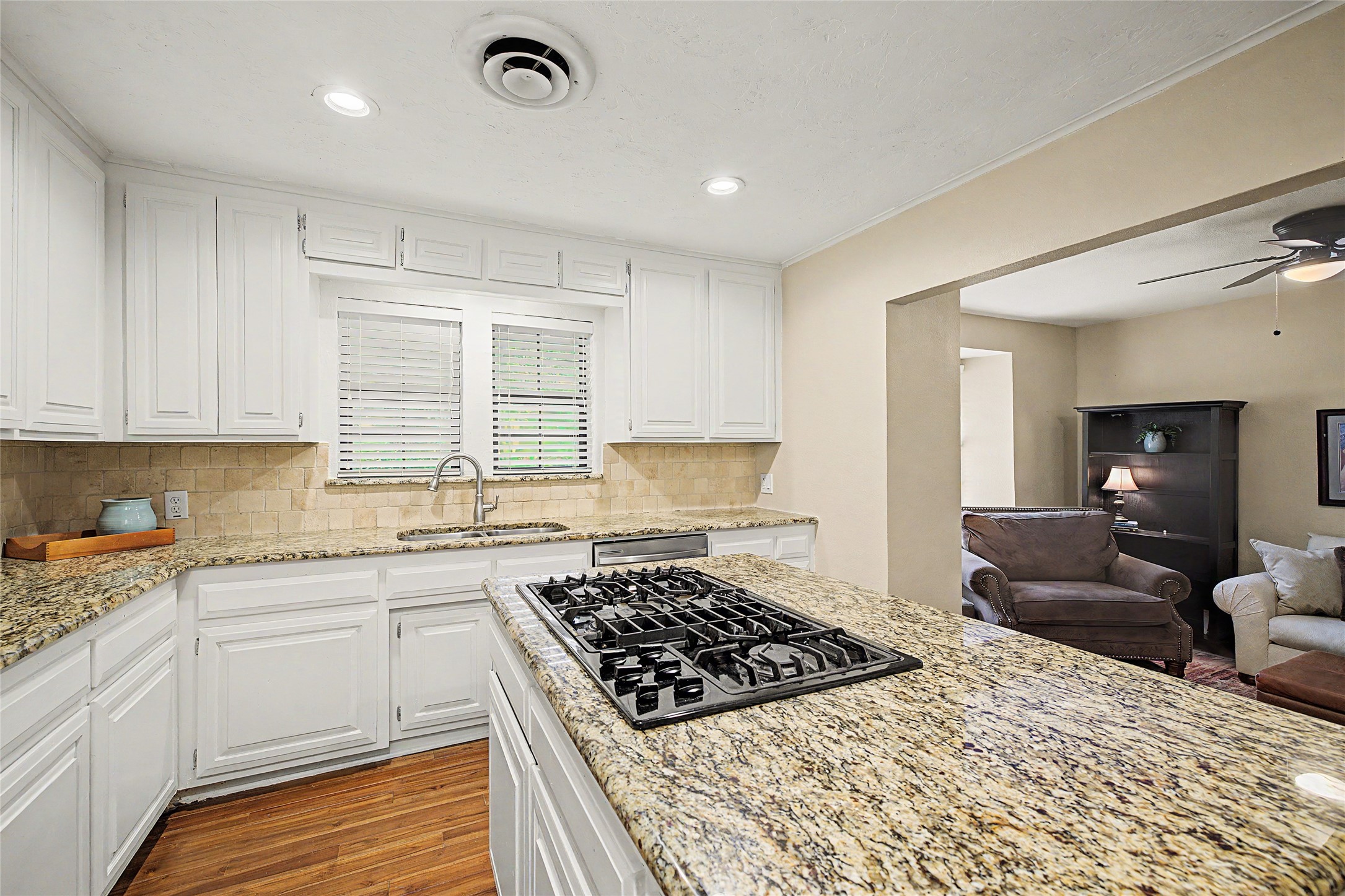 3644 W Seminary Drive Fort Worth TX 76109