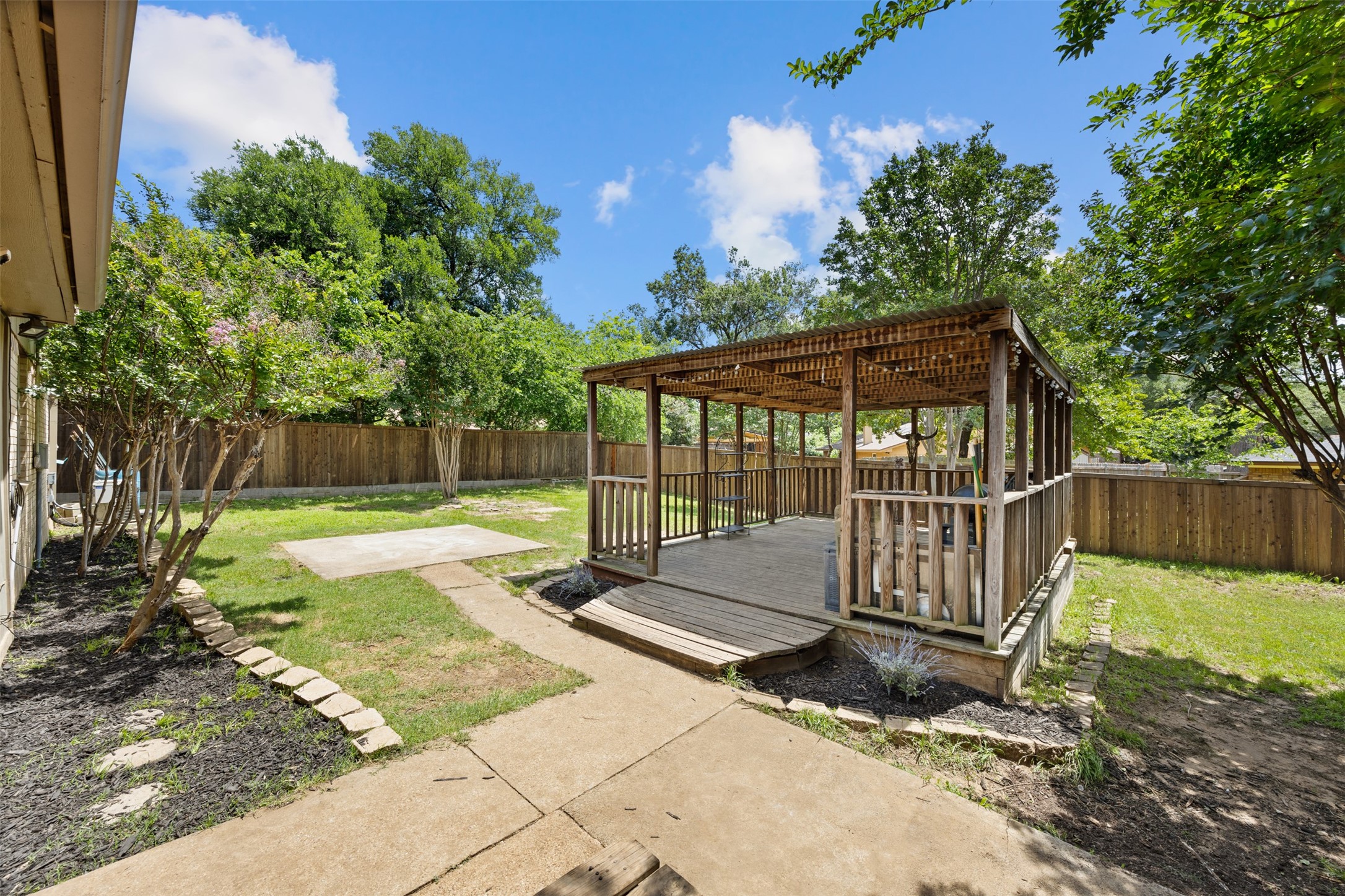 2010 Warwick Drive Arlington TX 76015