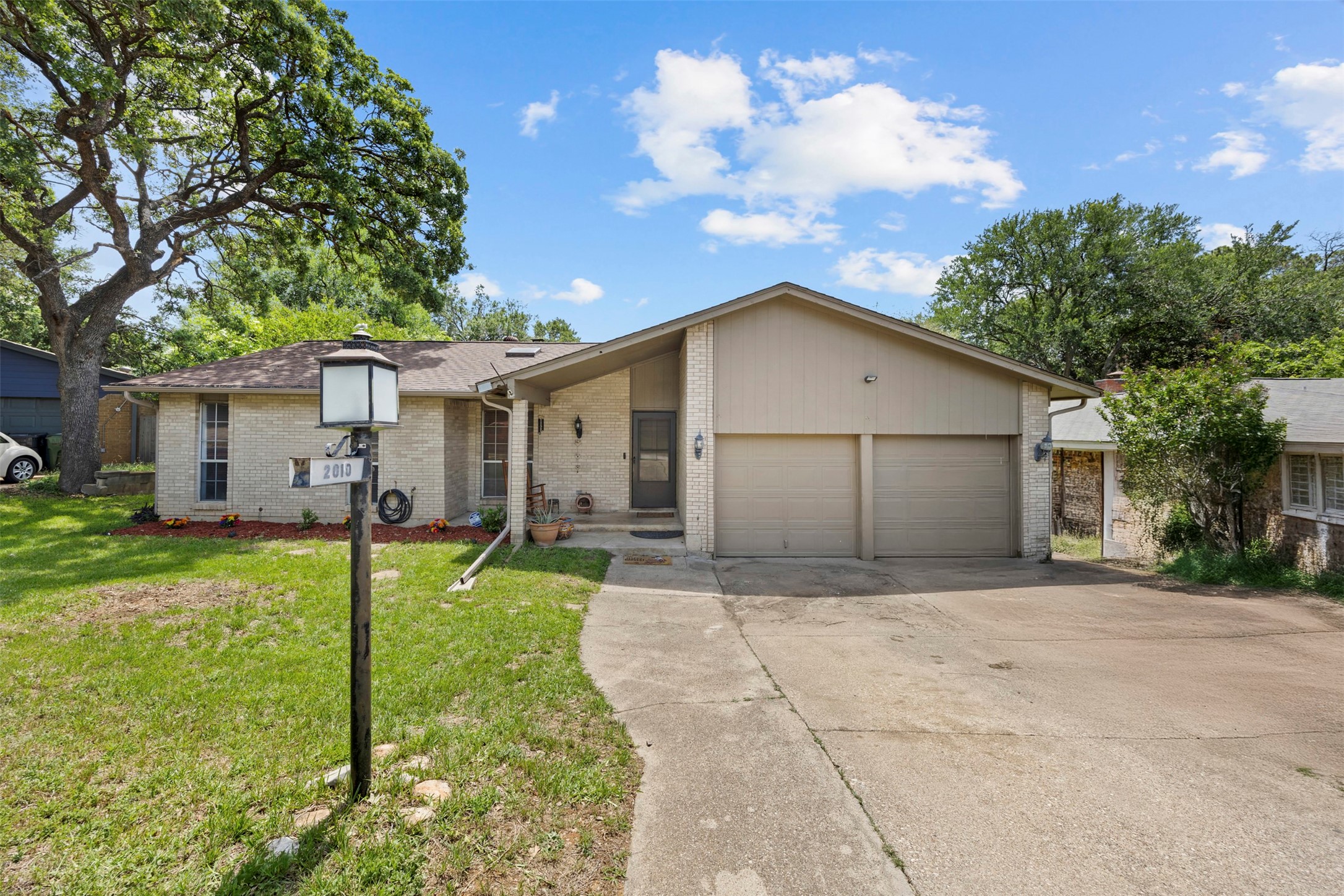 2010 Warwick Drive Arlington TX 76015