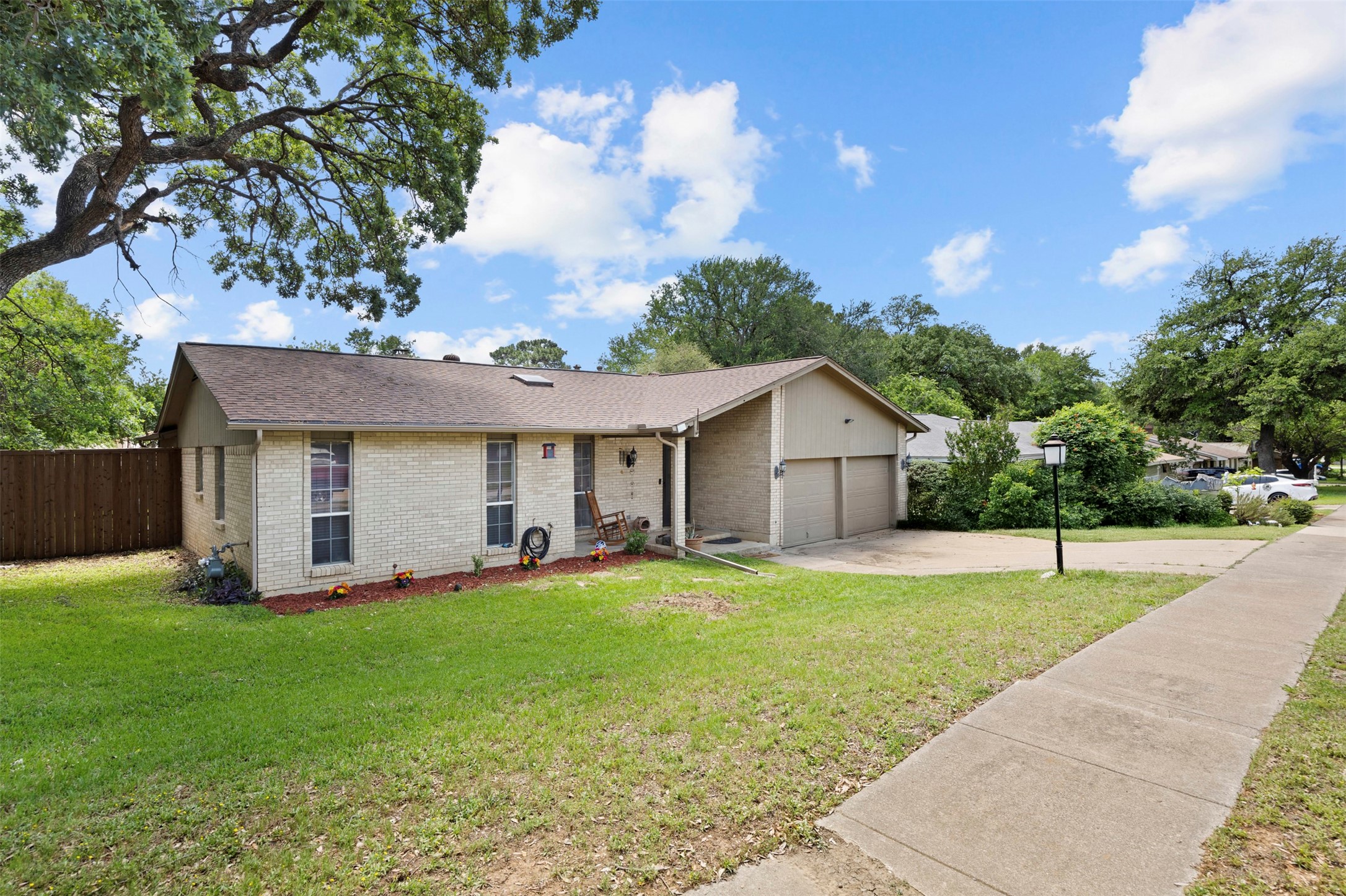 2010 Warwick Drive Arlington TX 76015