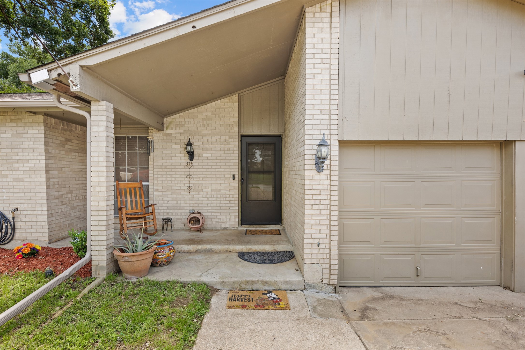 2010 Warwick Drive Arlington TX 76015