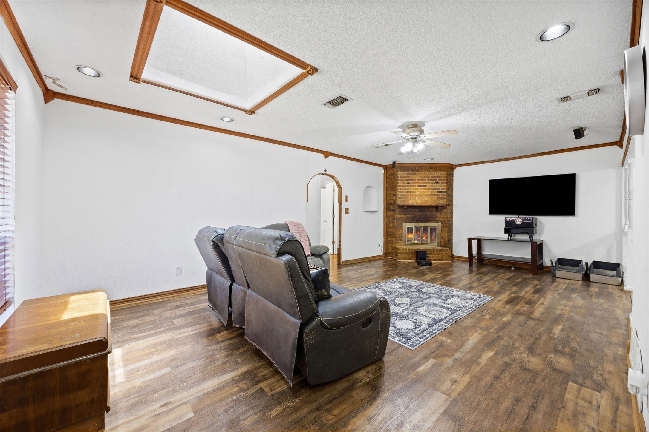 2010 Warwick Drive Arlington TX 76015
