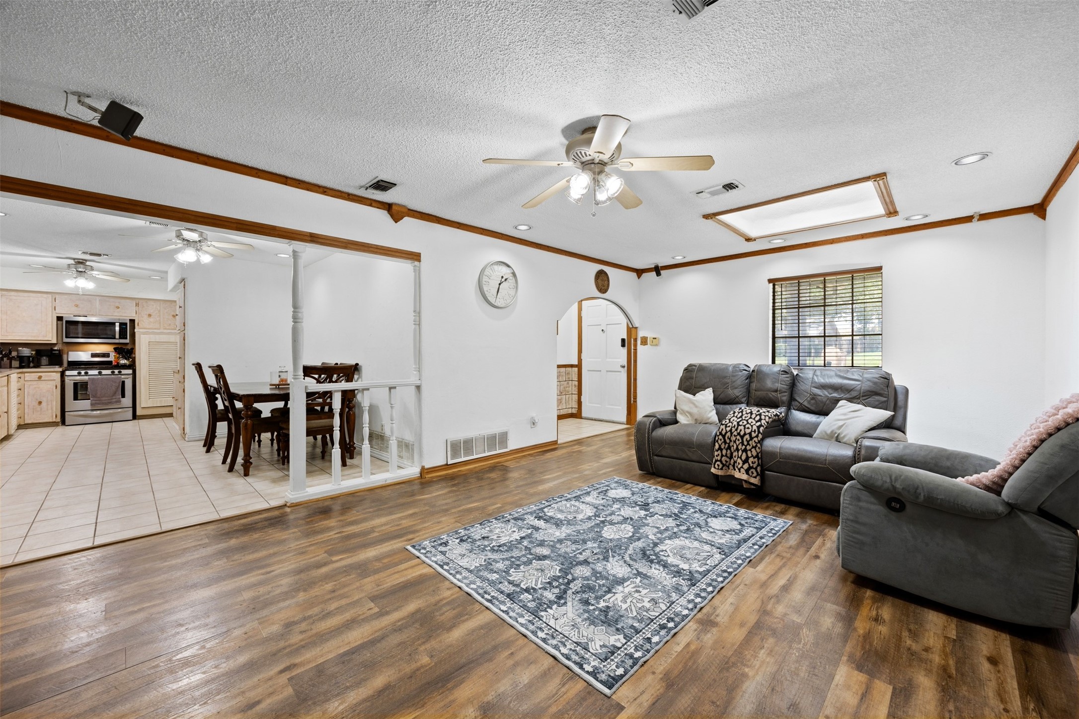 2010 Warwick Drive Arlington TX 76015