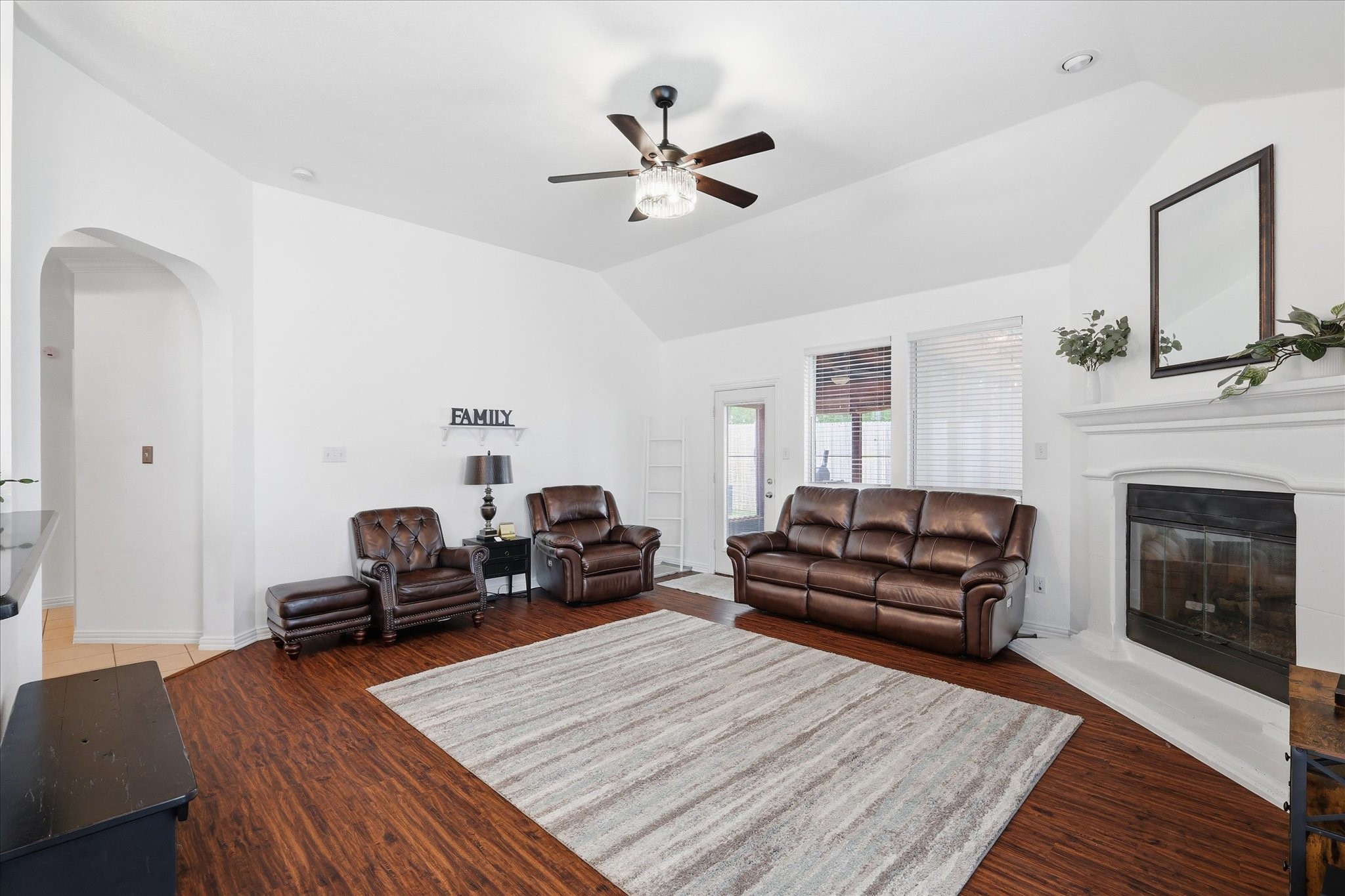 8106 Summerleaf Drive Arlington TX 76001