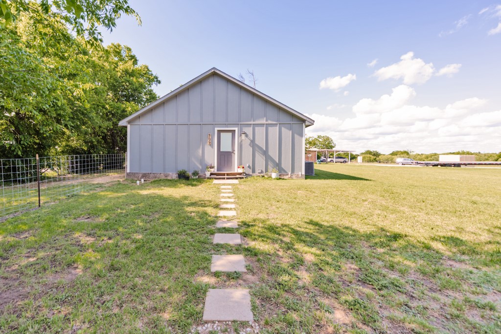 709 W Live Oak Street Alvord TX 76225