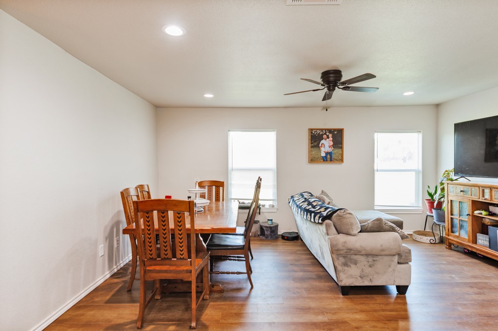 709 W Live Oak Street Alvord TX 76225