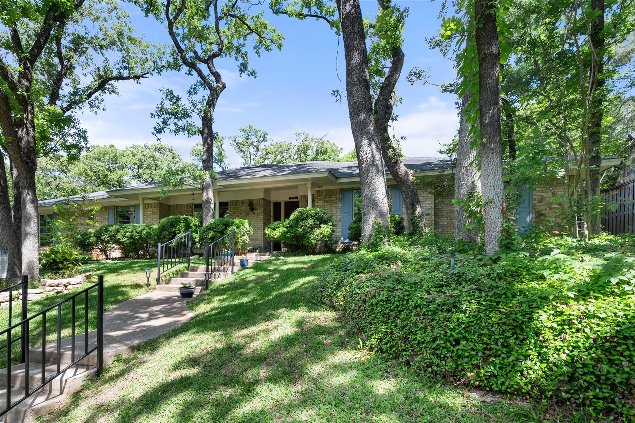2213 Shadywood Court Arlington TX 76012