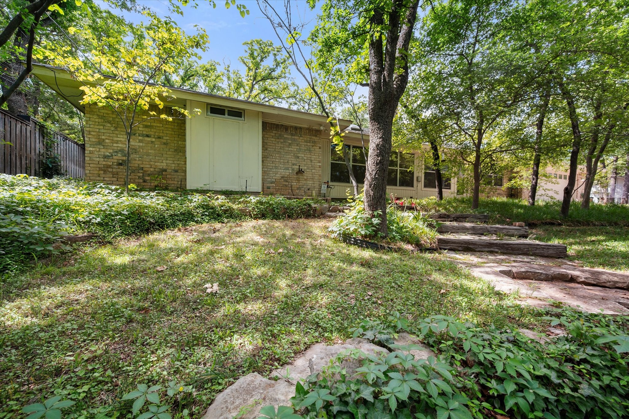2213 Shadywood Court Arlington TX 76012