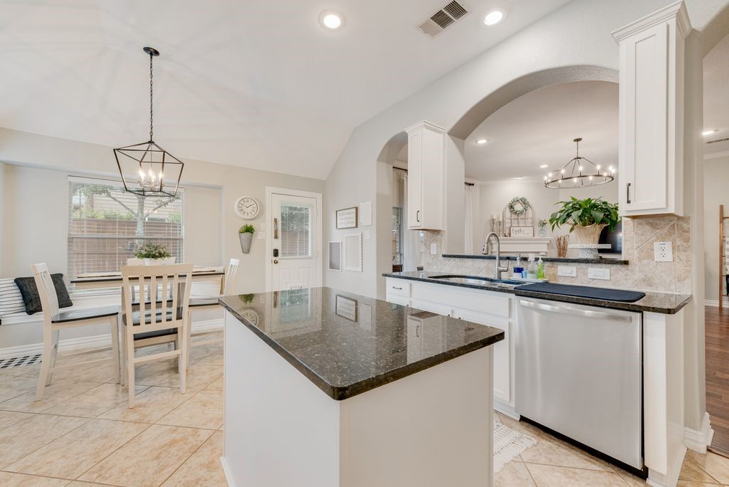 2944 Bahia Grand Prairie TX 75054