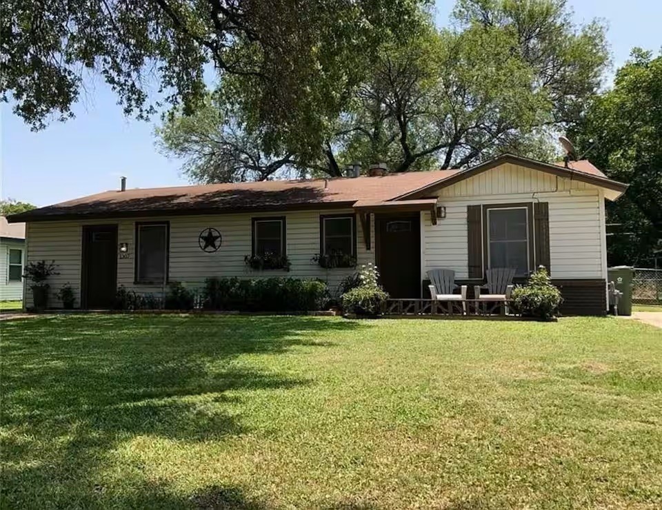 1307 Hadley Drive Arlington TX 76011