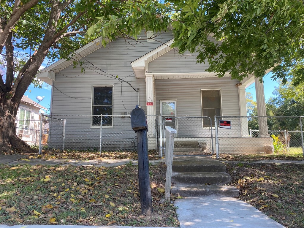 1124 N Culberson Street Gainesville TX 76240