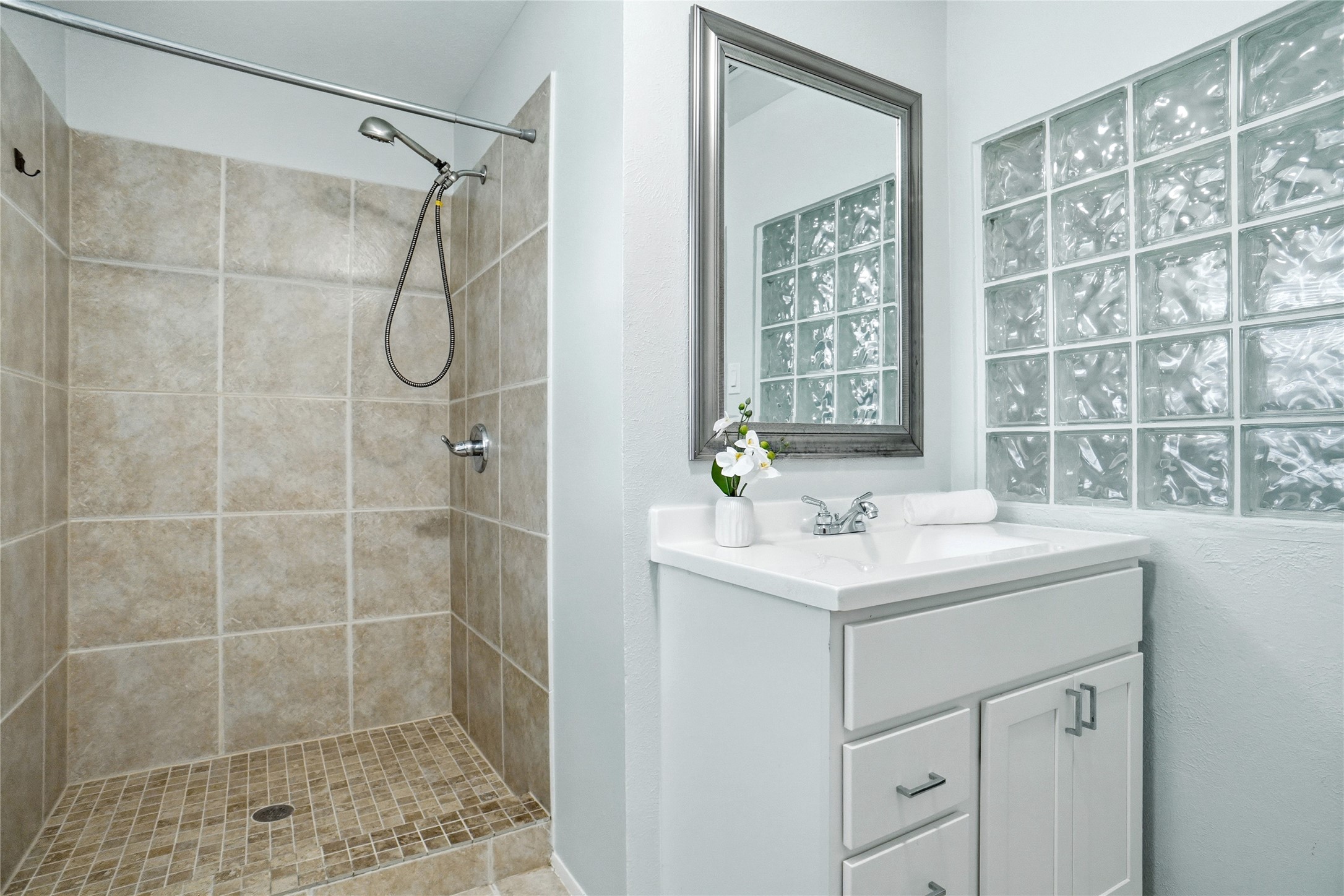 2823 Ermine Way Farmers Branch TX 75234
