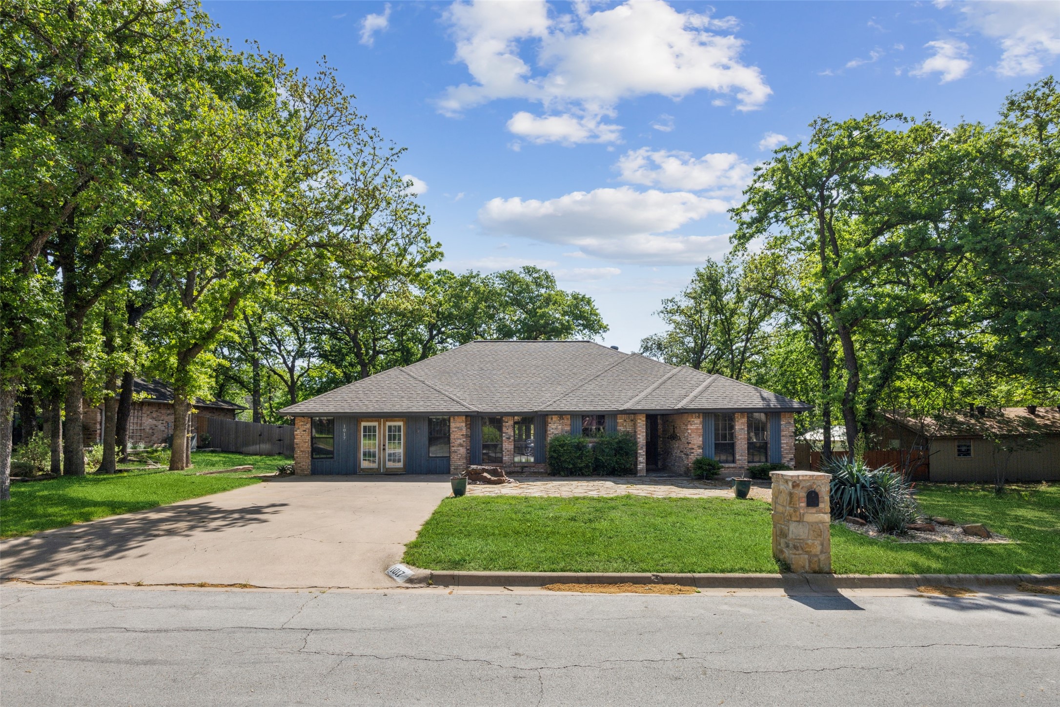 1017 Wood Ridge Drive Azle TX 76020